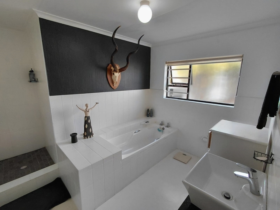 2 Bedroom Property for Sale in Wavecrest Eastern Cape